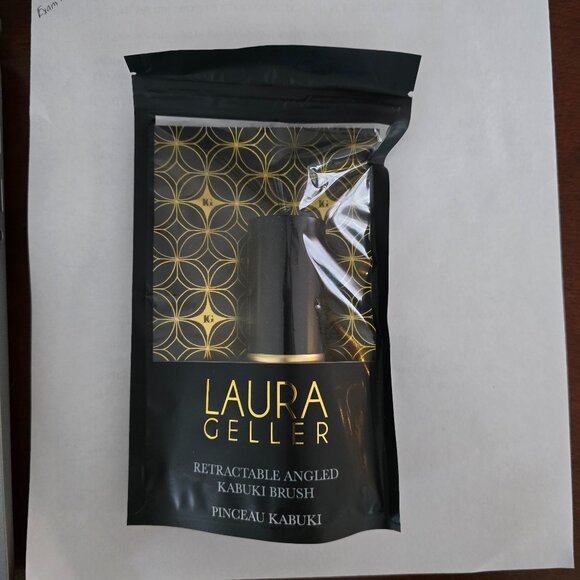NEW LAURA GELLER Retractable Black Kabuki Brush for Liquid, Cream and Powder - Picture 1 of 2